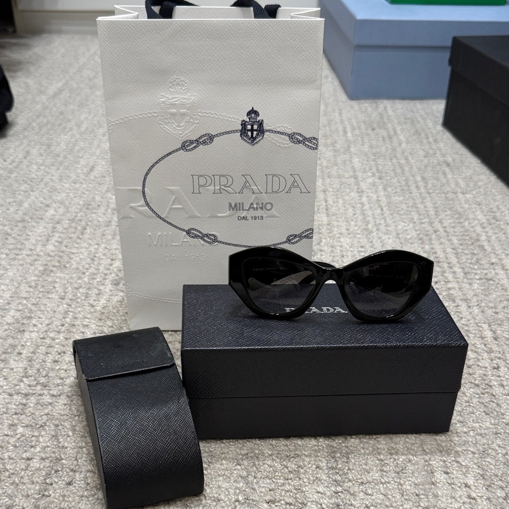 Prada Elegant Black Cat-Eye Sunglasses